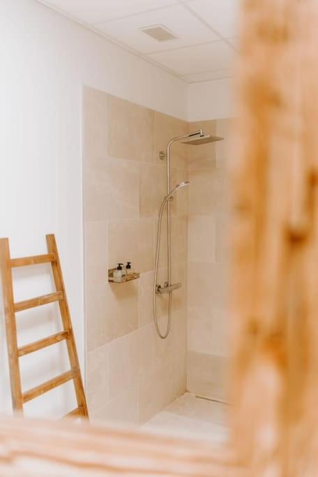 Suite De Charme Avec Jacuzzi Et Cabine Infrarouge Tubize Экстерьер фото
