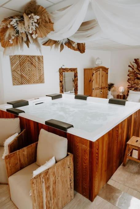 Suite De Charme Avec Jacuzzi Et Cabine Infrarouge Tubize Экстерьер фото